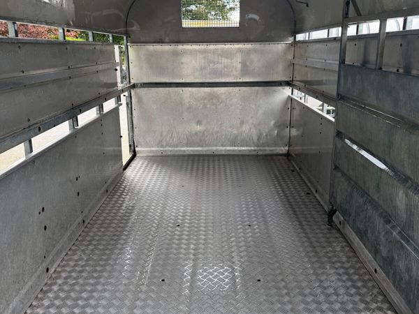 Nugent livestock trailer - Main image