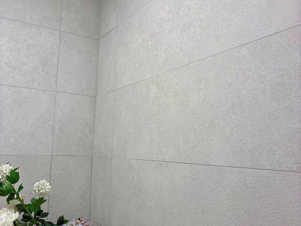 High-quality grey ceramic bathroom tiles - Main image