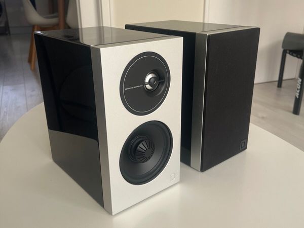 Definitive Technology D7 speakers - Main image