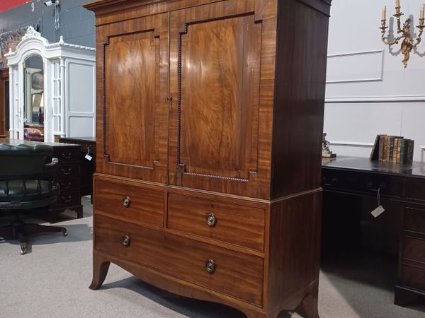 Antique Mahogany George III Linen Press - Main image