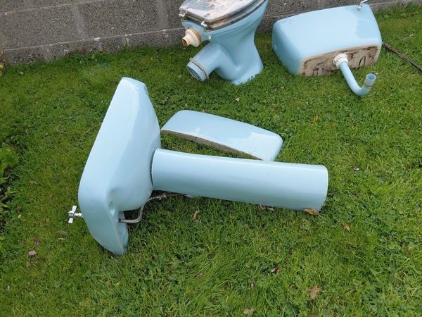 Retro Bath,toilet,sink and pedastal - Main image