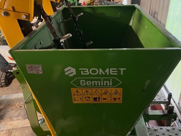 Potato planter - Main image