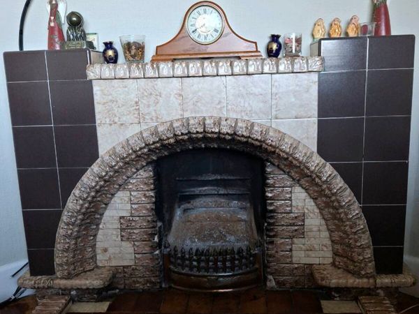 Antique tiled fureplace - Main image