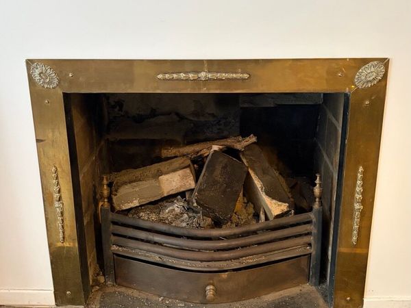 Fireplace brass surround and grate - Main image