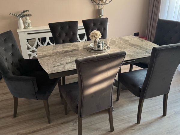 Extendable Dinning table with 6 chairs - Main image