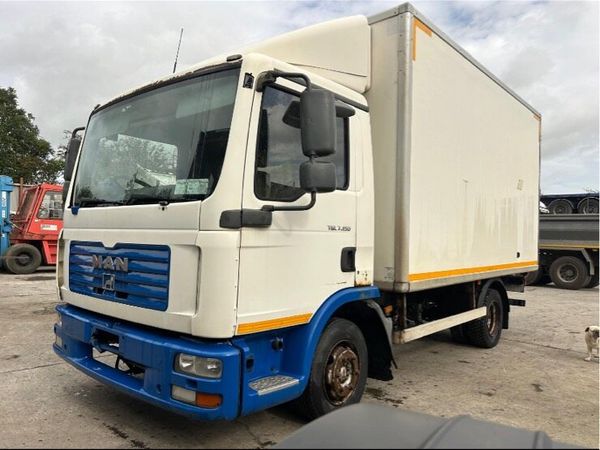 MAN TGL 7.150 7.5 tonne rigid box truck - Main image