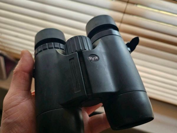 Binoculars hunting stalking birding - Main image