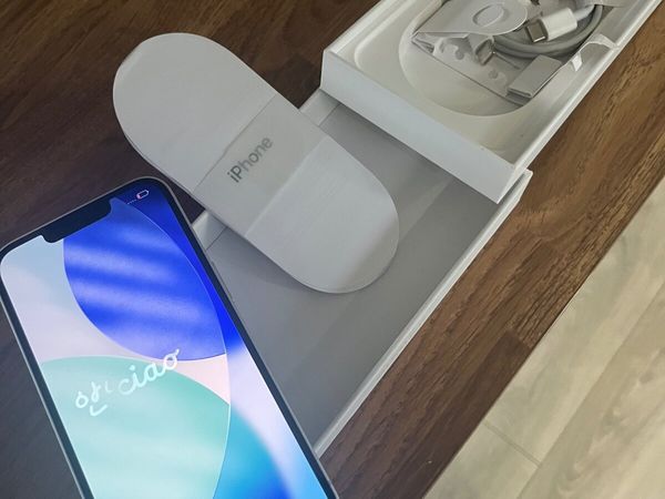 iPhone 16e - Main image