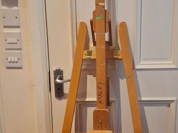art equipment, easel and art box - Main image