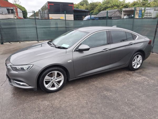 172 Opel Insignia SRI  Grand sport Diesel - Main image