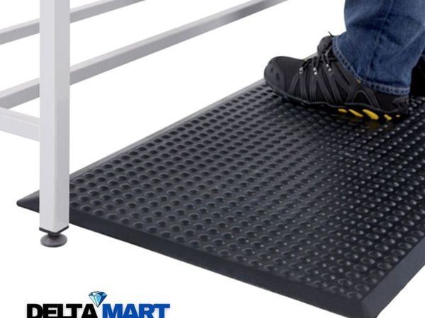 5ft x 3ft Heavy Duty Bubble Top Rubber Mat - Main image