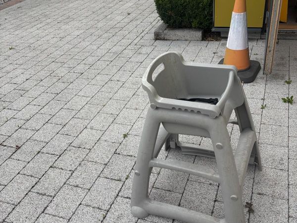 RUBBERMAID HIGH CHAIR - Main image