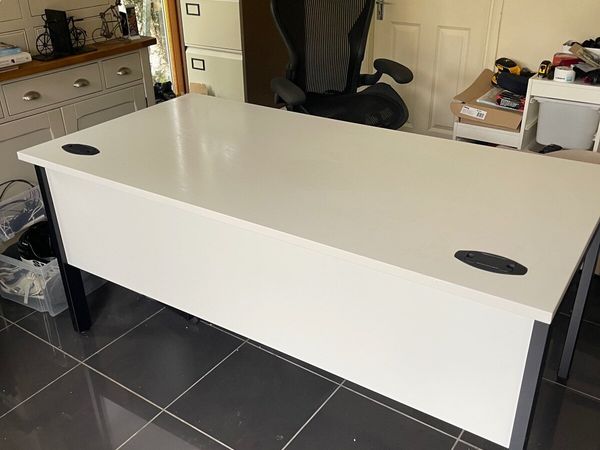 Office table and filing cabinets - Main image