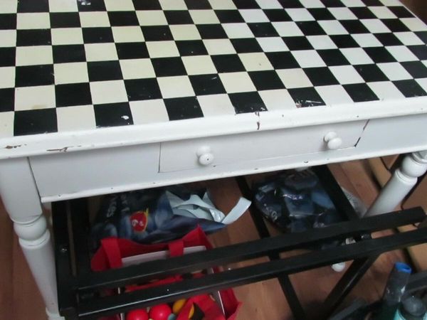 Hall table for recycling . - Main image