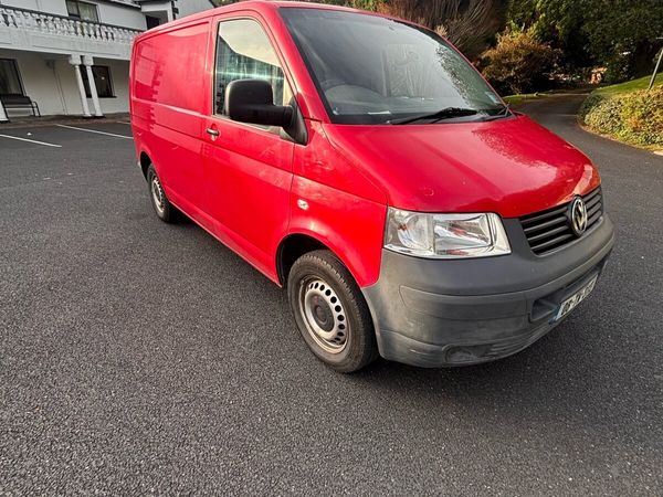 Volkswagen transporter 2.5 red DI 2008 - Main image
