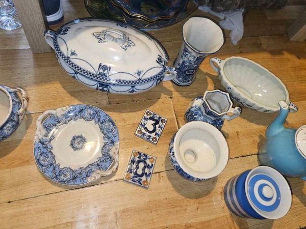 Job Lot of Decorative Blue Themed Delph Ceramic It - Main image