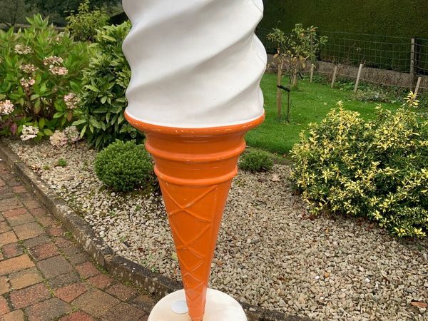 Ice-cream cone display - Main image