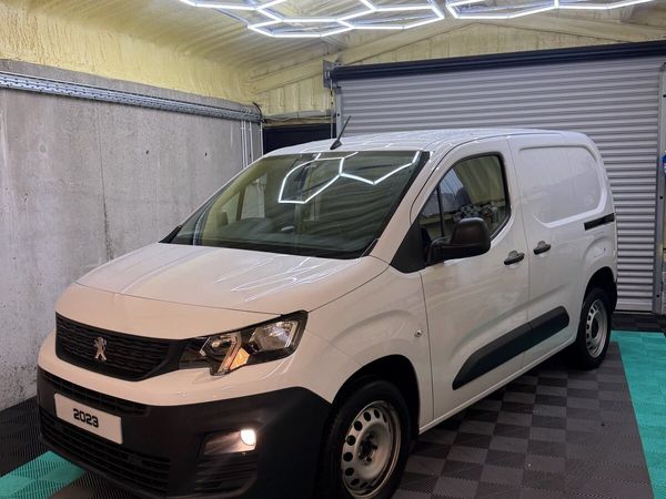 023 AUTOMATIC PEUGEOT PARTNER 38K MILES - Main image