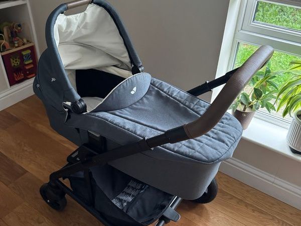 Joie Chrome DLX Pram & Carrycot. Excellent Condition. - Main image