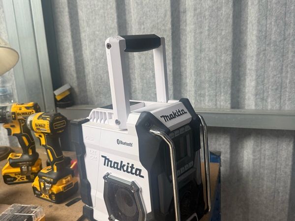 Makita MR002GZ01 Job Site Radio - Main image
