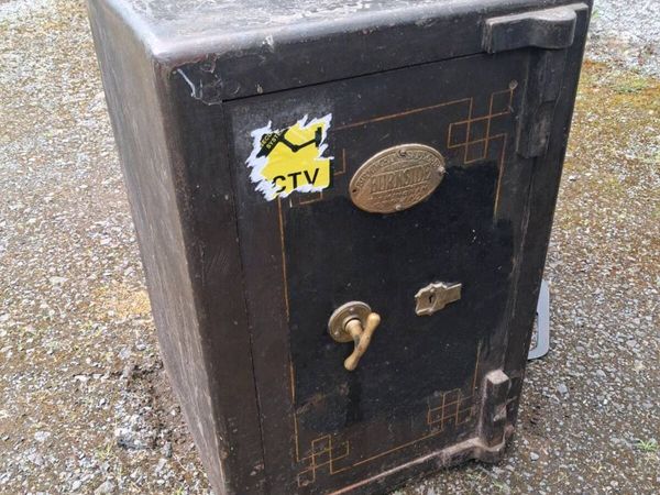 Steel Safe 1800s - Main image