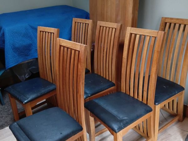Dining table and chaires - Main image