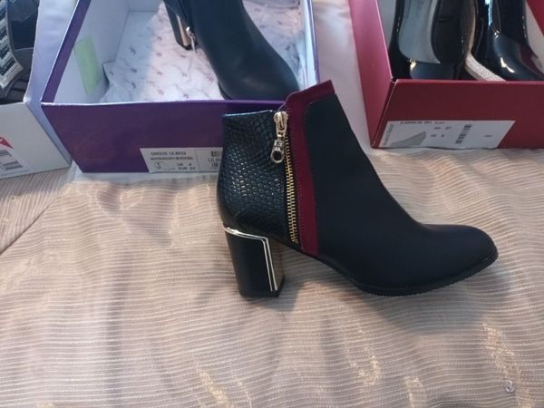 4 Pairs Ladies Size 37 Shoes - Main image