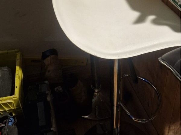 Free to go bar stools - Main image