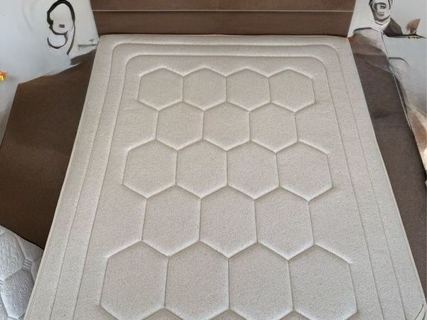 Natures Solace King Mattress Only 4 Months Old - Main image