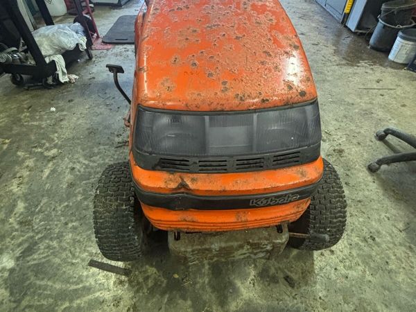Kubota G1700 tractor only no deck - Main image