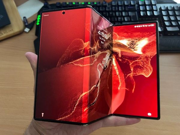TRI-FOLD - Huawei Mate XT Ultimate Design - Main image