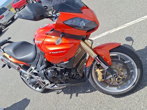 Read add first 09 Triumph tiger 1050 - Main image