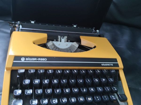 Silver reed typewriter vintage - Main image