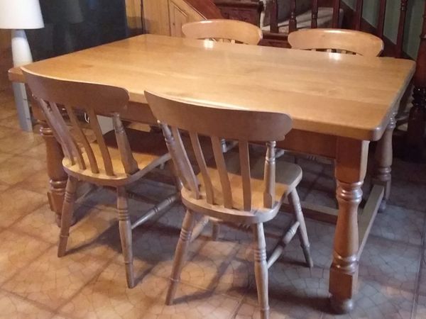 Solid Oak Table and 4 matching chairs - Main image