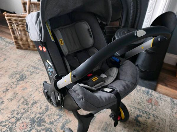 Doona with isofix base - Main image