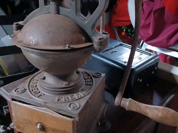 Antique large coffee grinder - Main image