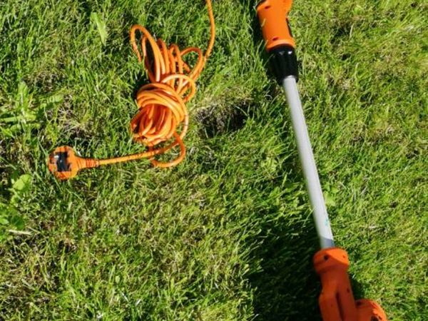 Black+Decker Electric Strimmer - Main image
