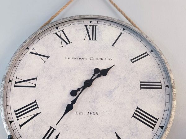 Large Vintage-Style Wall Clock - Main image