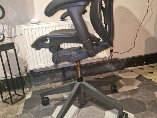 Herman Miller Mirra 2 office chair - Main image