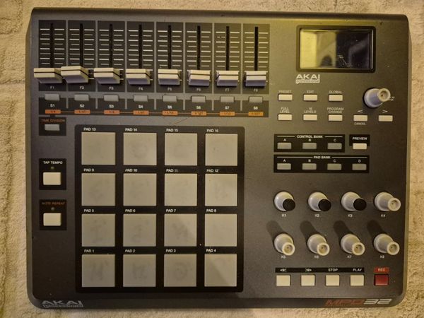 Akai MPD32 MIDI Controller - Main image