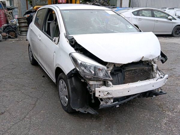Breaking Toyota vitz 2014 petrol - Main image