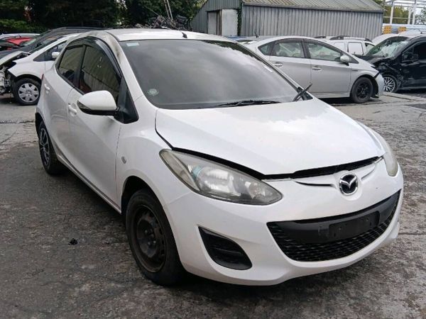 Breaking Mazda damio 2013 petrol - Main image