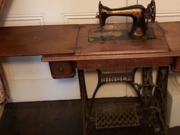 Antique Singer Sewing Machine - Main image