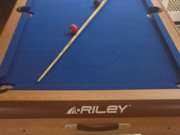 Pool table - Main image