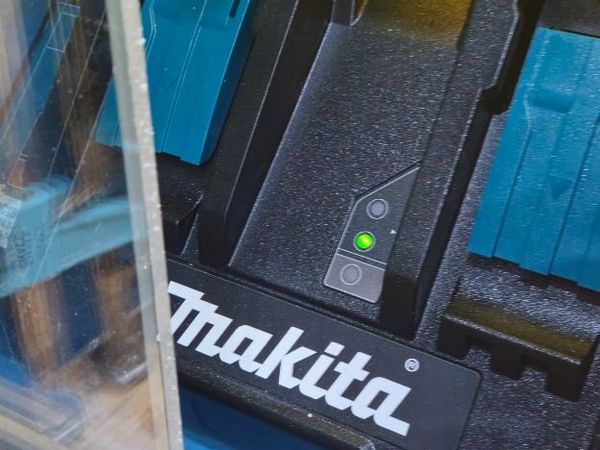 Makita 18V twin fast charger - Main image