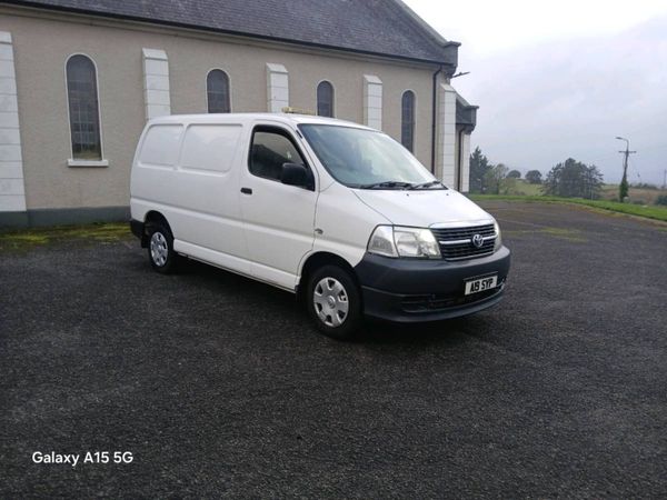 2011 Toyota Hiace 2.5 D4D - Main image