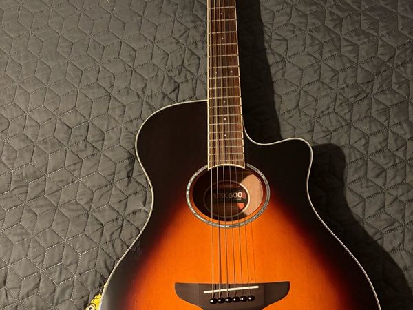 Yamaha APX 600 - Main image