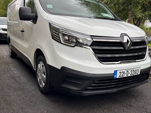 2022 Renault trafic - Main image
