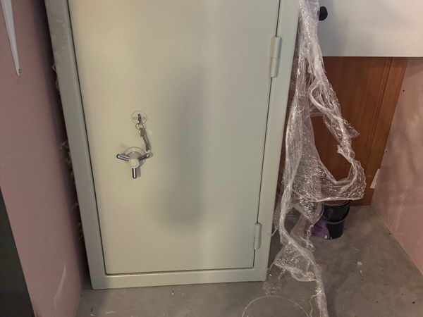 Safes - Main image