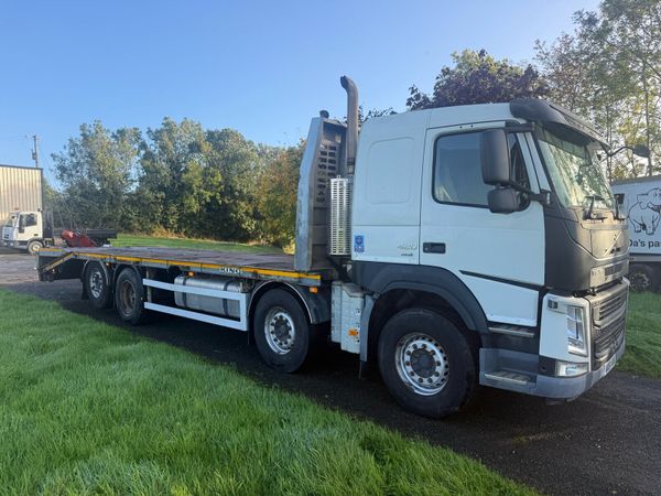 Volvo FM420 8x2 Beavertail - Main image